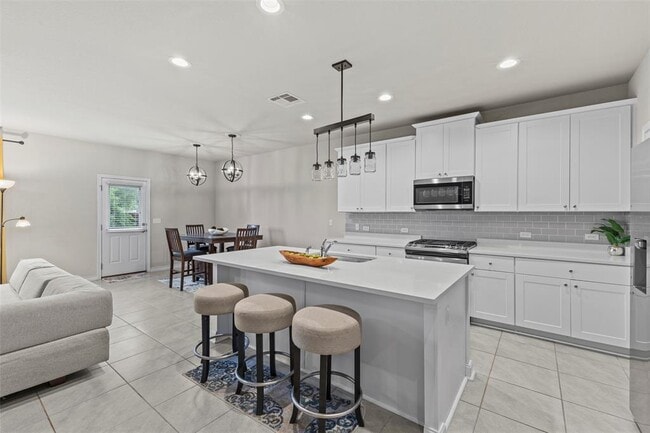 Building Photo - 11804 Saddle Rock Dr