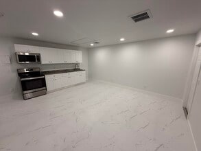 Building Photo - 4852 Weymouth St