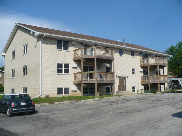 Primary Photo - 120 Twin Oaks Dr