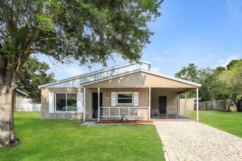 Primary Photo - 1150 Russell Ave