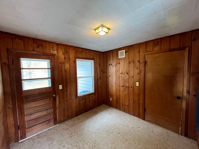 Building Photo - 601 Levee Blvd