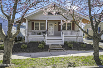 Building Photo - 409 13th Ave