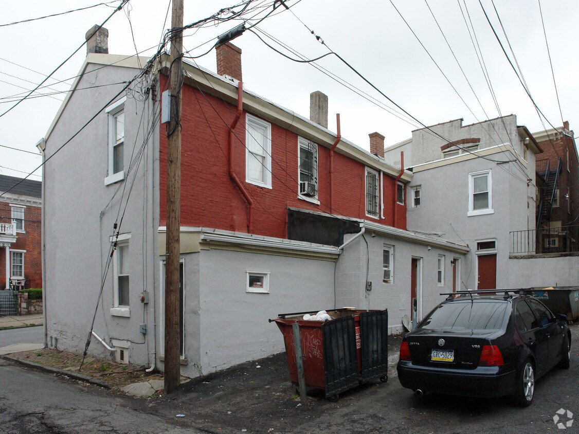 Building Photo - 109-117 E Marshall St