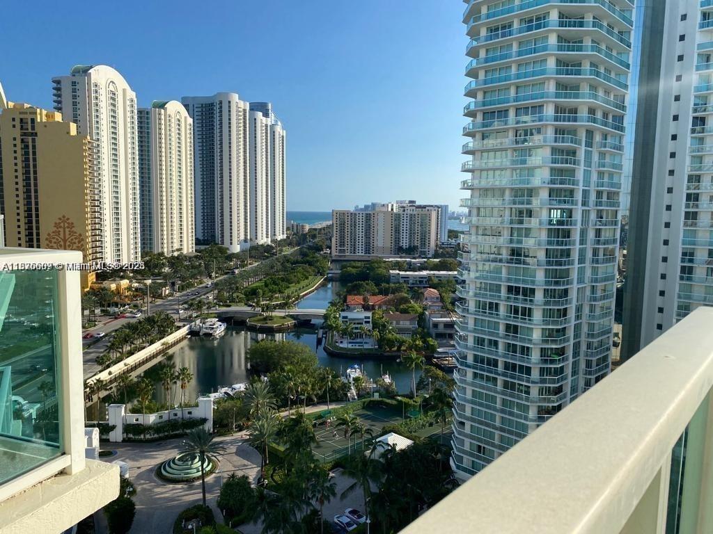 Foto principal - 150 Sunny Isles Blvd