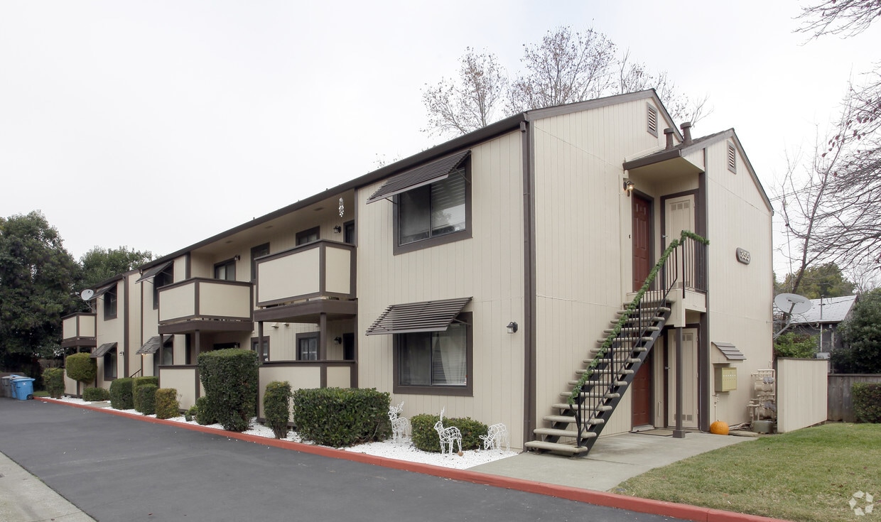 355 N Adams St, Dixon, CA 95620 Apartments in Dixon, CA
