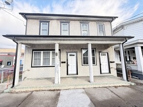 Building Photo - 629 Main St