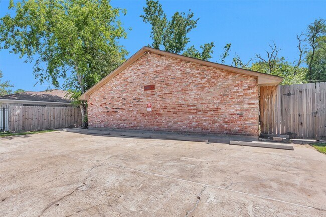 Foto del edificio - 4006 Blalock Rd