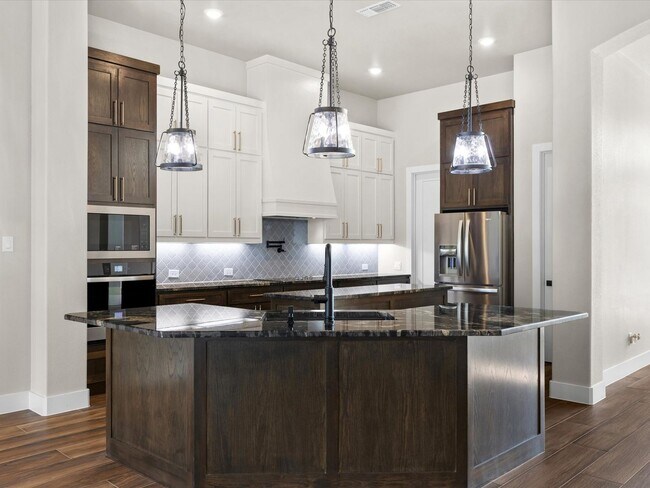 Foto del edificio - FOR RENT