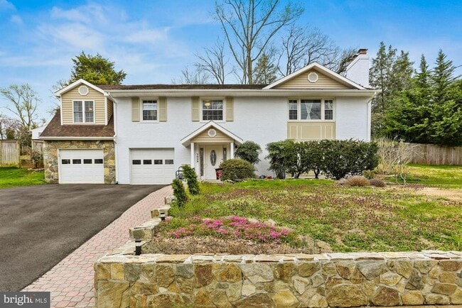 Building Photo - 7029 Old Dominion Dr