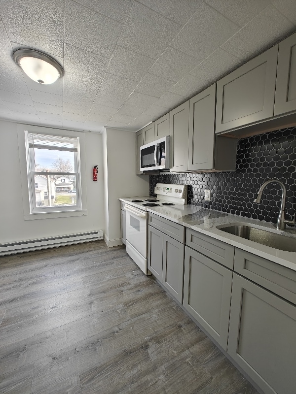 Building Photo - 197 Roosevelt St