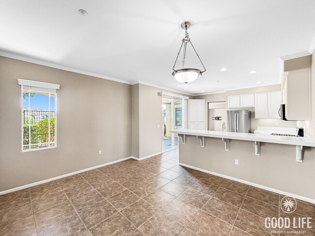 Building Photo - Stunning 3BD/3BA Townhouse in San Marcos W...