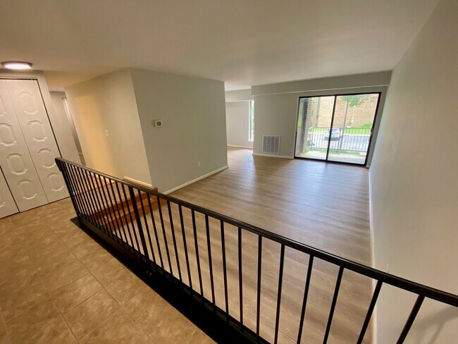 Foto del edificio - FAIRWINDS - Renovated 2 Bedroom Condo.