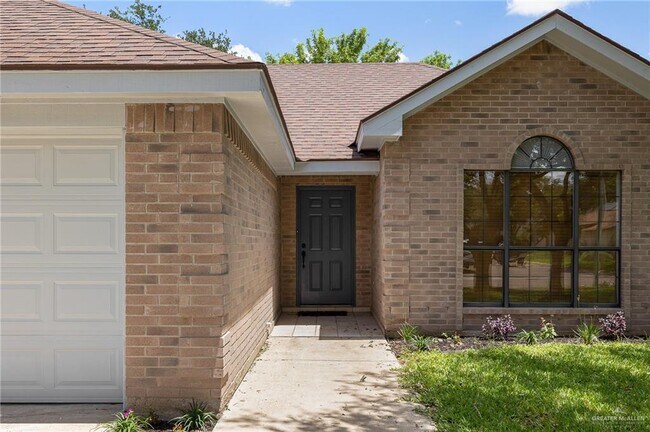 Foto del edificio - 2401 Wildflower Dr