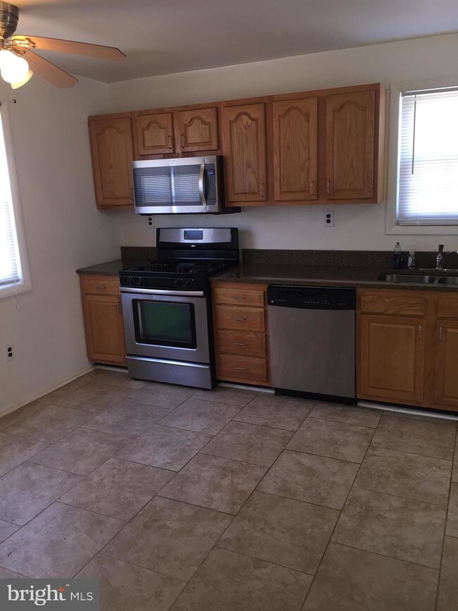 Building Photo - 15113 Kalmia Dr