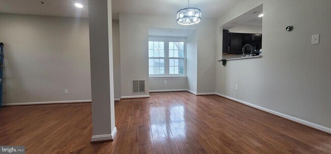 Building Photo - 8413 Meadow Green Way