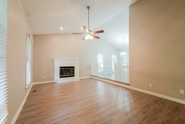 Building Photo - 8601 Stone Creek Ct