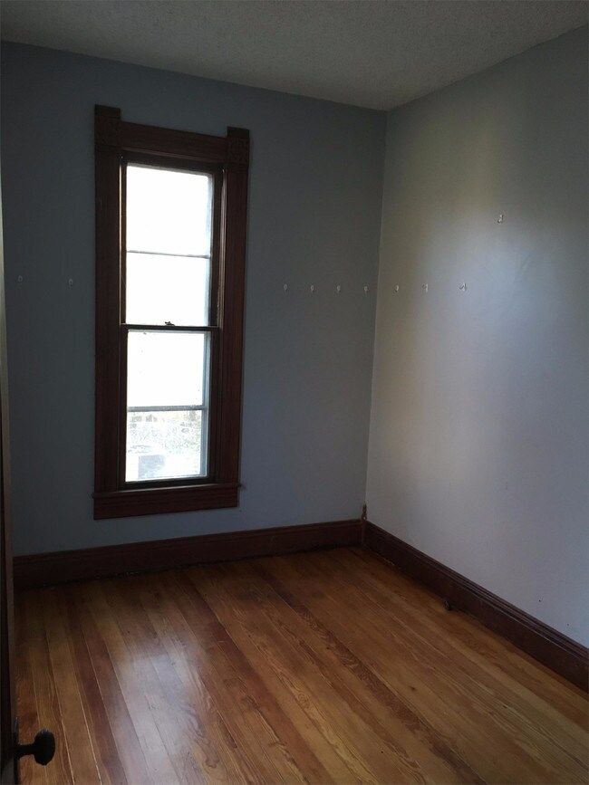 Building Photo - 307 W Wea St