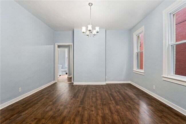 Foto del edificio - Beautiful Renovated 5 Bedroom House!