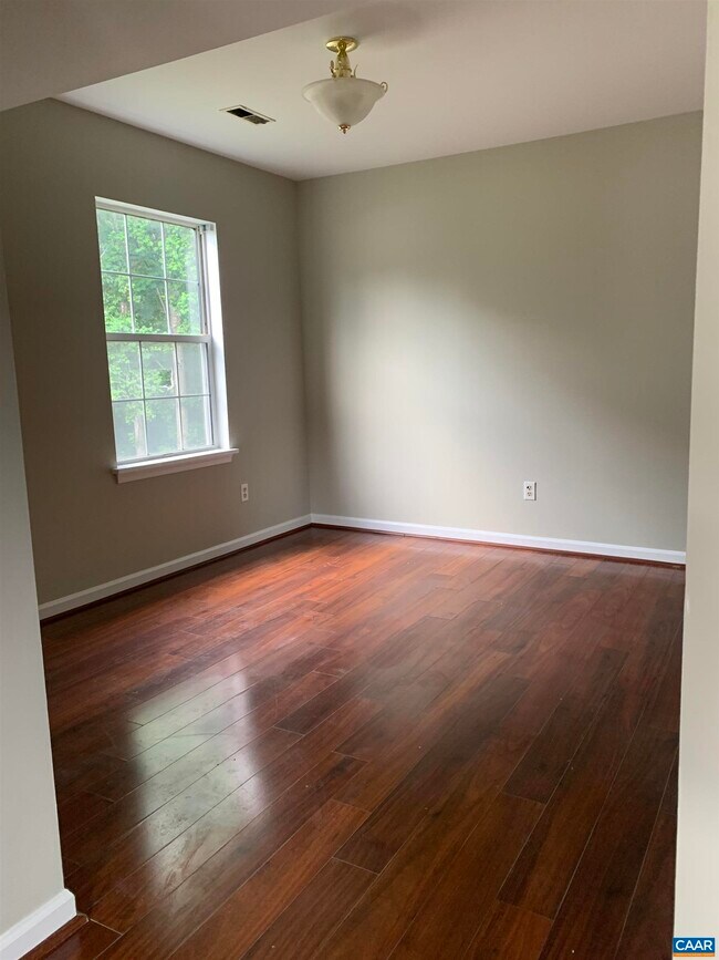 Foto del edificio - 4743 Wren Ct