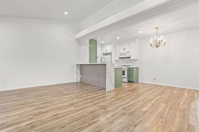 Building Photo - 5500 Lindley Ave