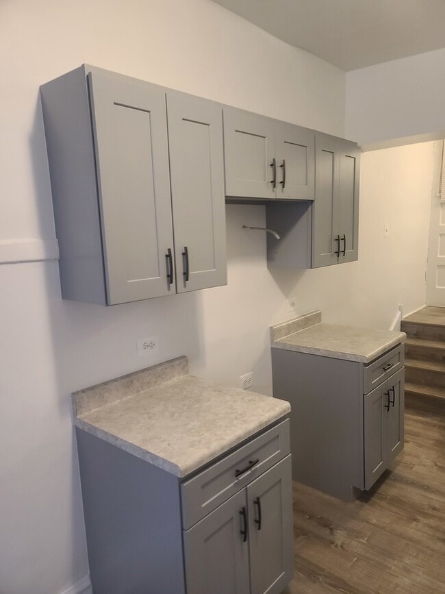 Building Photo - 4426 N St Louis Ave