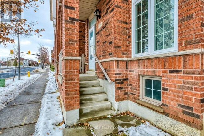 Photo du bâtiment - 83 Bur Oak Ave