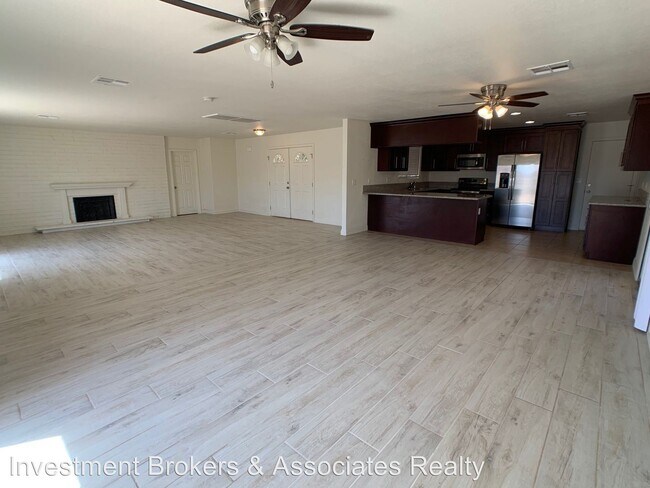 Building Photo - 3 br, 2 bath House - 3385 W. Meranto Ave