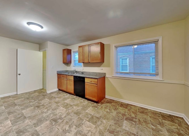 Building Photo - 9021 S Albany Ave