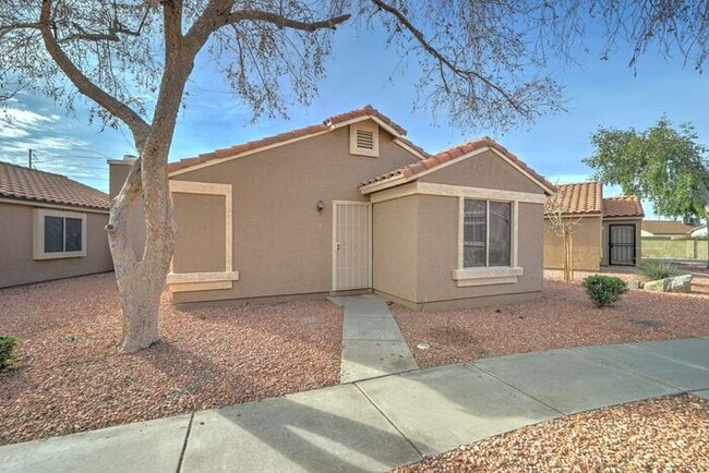 Photo - READY TO VIEW NOW! Recently Renovated 2bed/2bath Townhouse in Peoria!