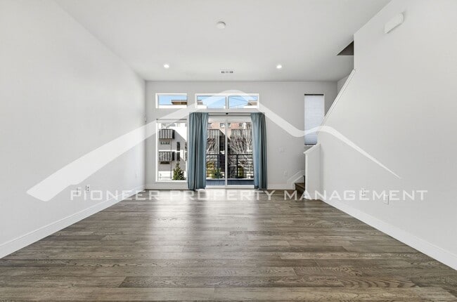 Foto del edificio - Townhome in the Highlands!