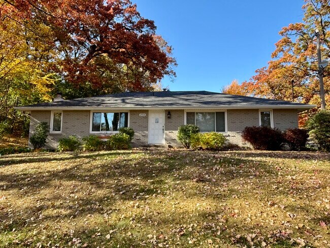 Casa llena - 12928 Excelsior Blvd