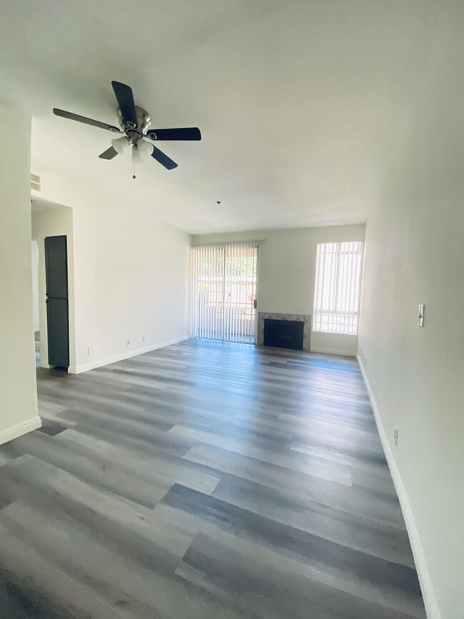 Building Photo - 1220 N Las Palmas Ave