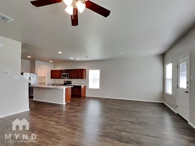 Building Photo - 211 Stevens Summit
