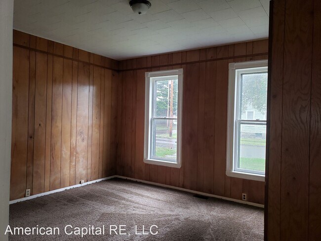 Building Photo - 4 br, 1.5 bath House - 106 Fulton St.