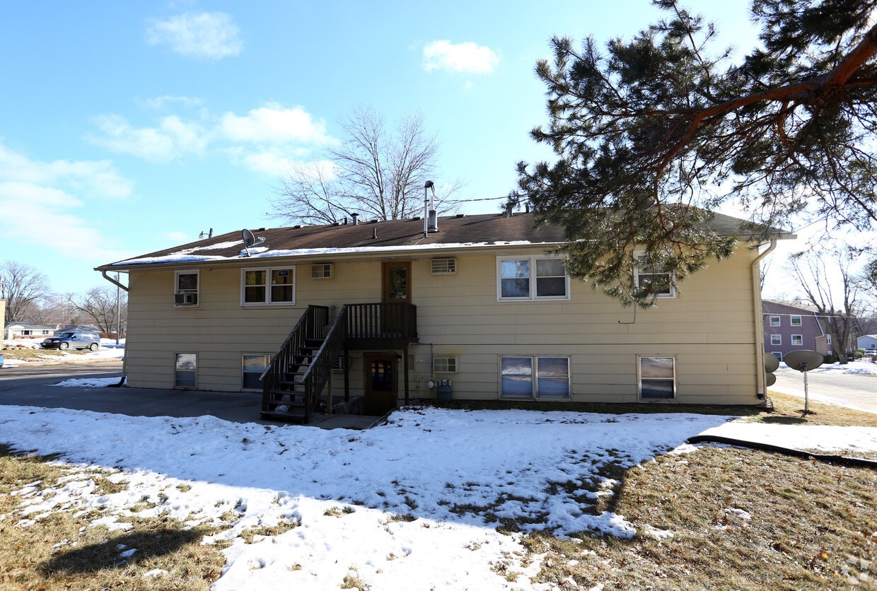Building Photo - 7511 Dennis Dr