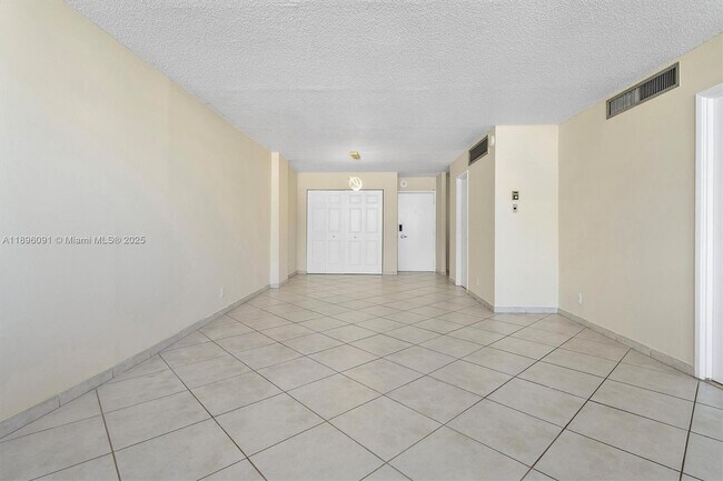 Foto del edificio - 6770 Indian Creek Dr