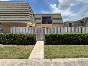 Building Photo - 1402 14th Way