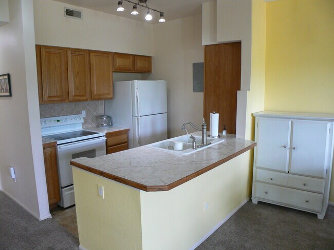 Building Photo - 7429 Singing Hills Dr