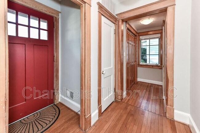 Foto del edificio - 1621 N Taylor St