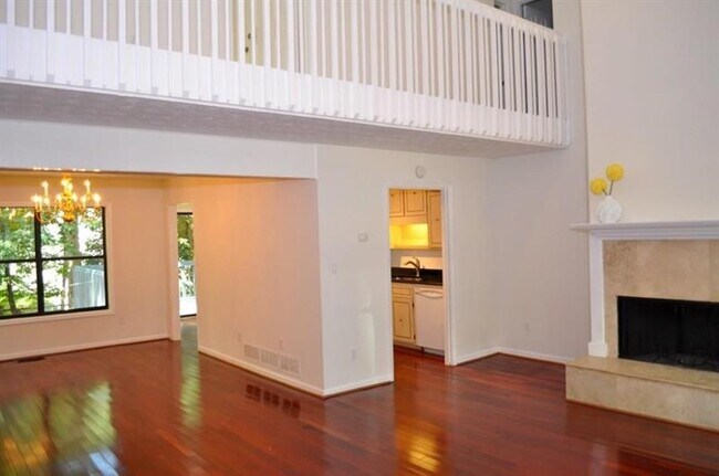 Foto del edificio - 5211 W Jones Bridge Rd