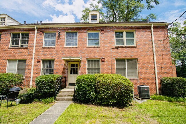 Foto del edificio - Renovated 1-Bedroom Condo in Heathwood Cou...