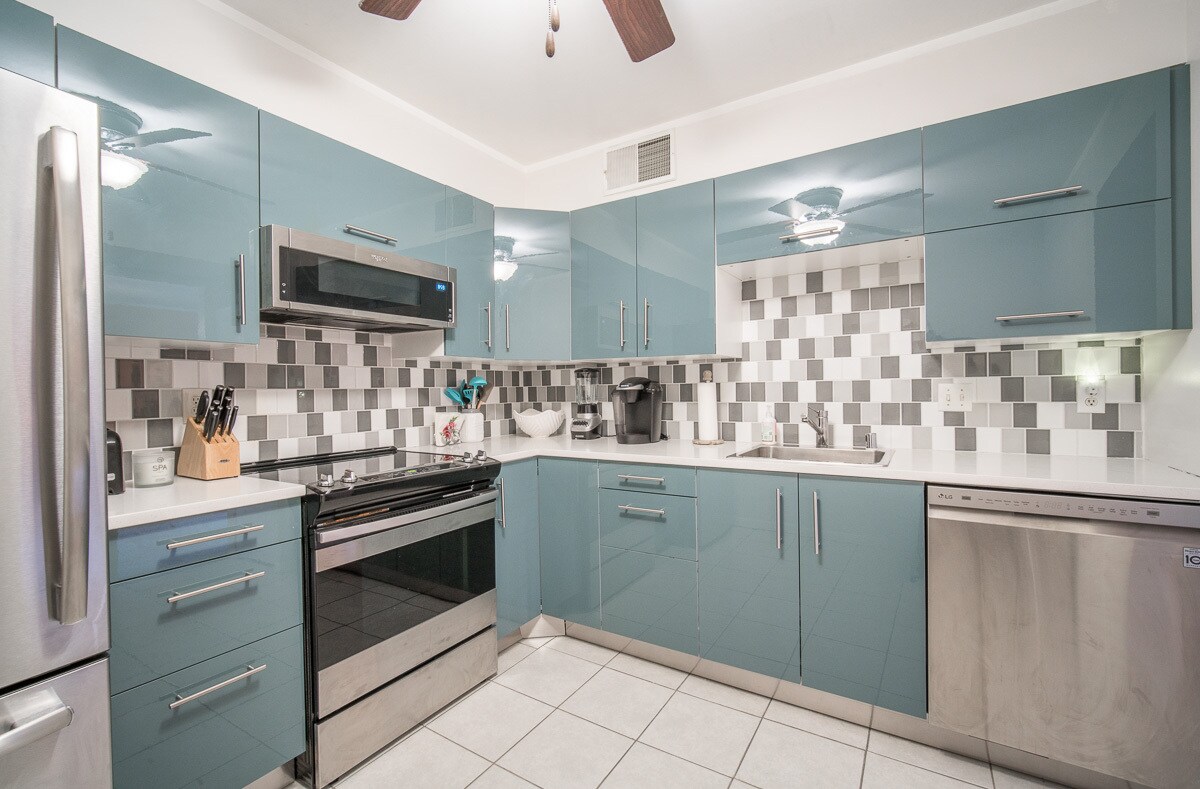 Kitchen - 3942 N Oakland Ave