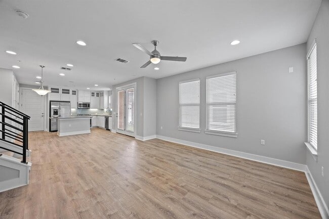 Building Photo - 2222 Simond Ave