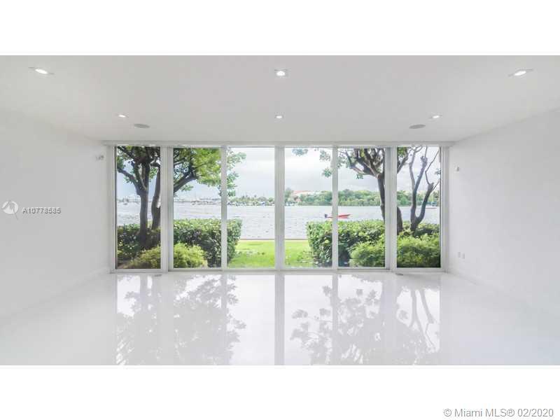 Primary Photo - 1000 Venetian Way