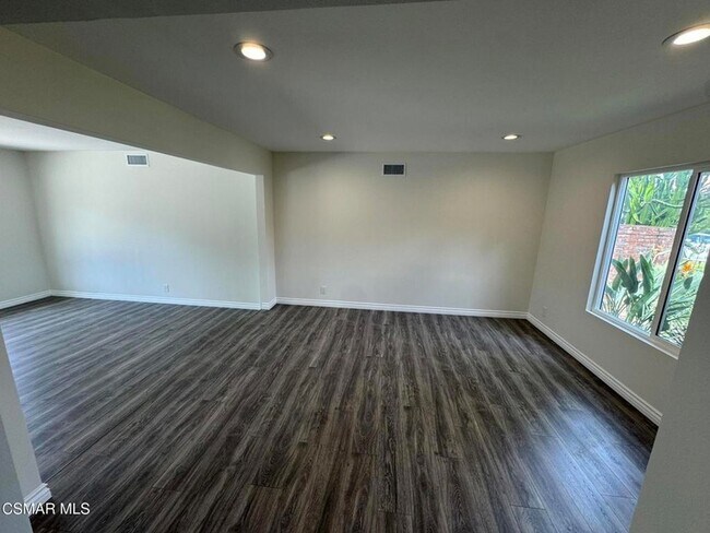 Foto del edificio - 6307 Chimineas Ave