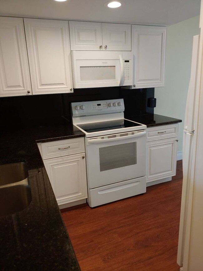Building Photo - Come see this beautiful, upgraded 2 bedroo...