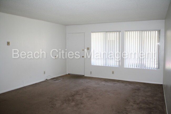 Building Photo - 5530 Ackerfield Ave