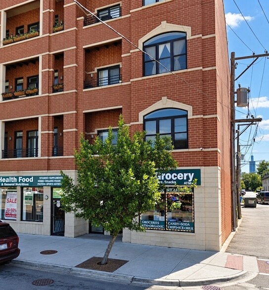 Building Photo - 125 S Western Ave