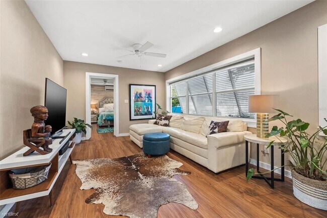 Foto del edificio - 3 br, 2 bath House - 3500 R 14th Street N