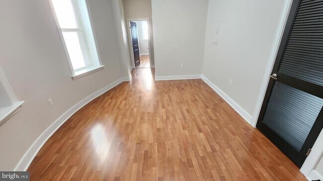 Building Photo - 2228 Linden Ave